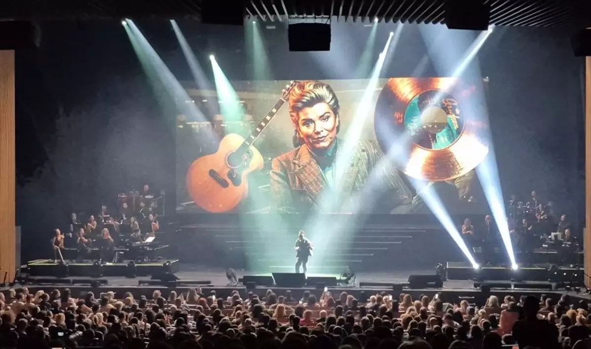 Emre Altuğ\'un \'Bir Pop Masalı\' Konseri