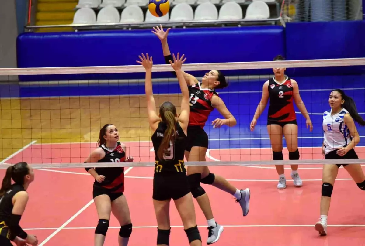 Yunusemre Belediyespor, Genç Kızlar Voleybol İl Birinciliği\'nde Liderliğini Sürdürdü