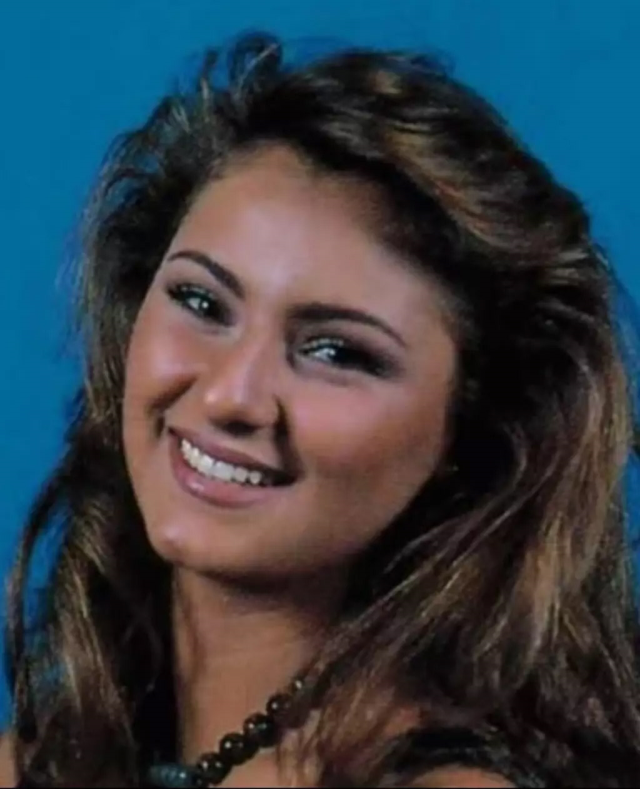 19 yaşındaki halini paylaşan Pınar Altuğ'un fotoğrafı olay oldu