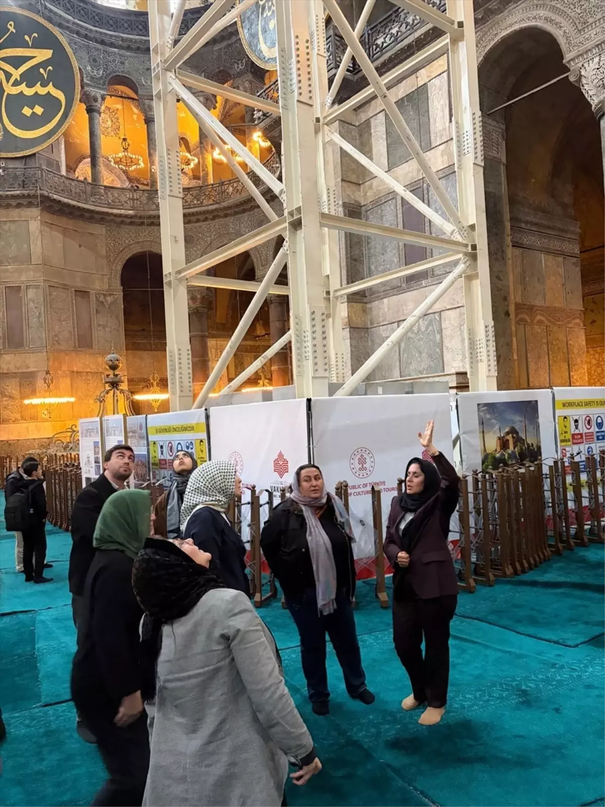 AK Parti heyeti Ayasofya-i Kebir Cami-i Şerifi\'ndeki restorasyonu inceledi