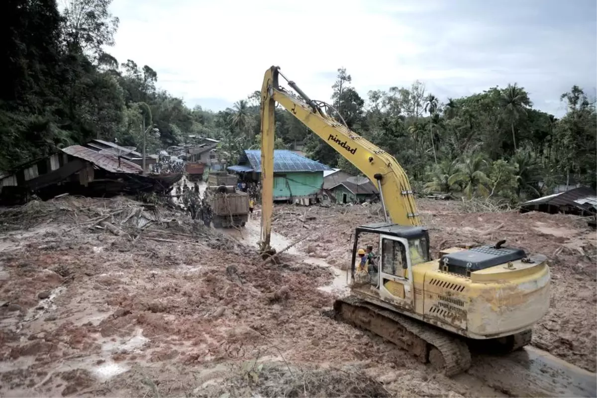 Endonezya\'da Sel ve Heyelan: 174 Ölü
