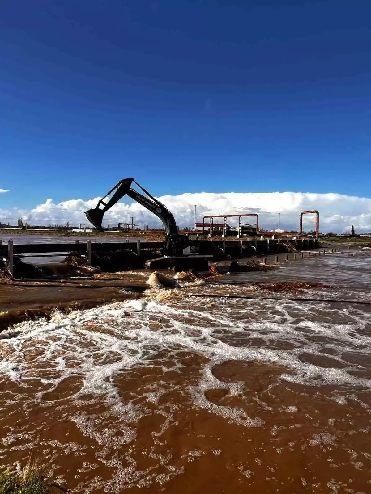 Ayvacık\'ta Tuzla Çayı Taştı