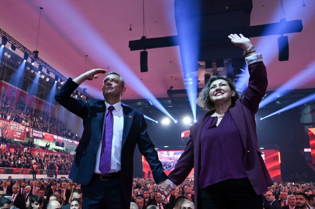 Bu mesaj Kılıçdaroğlu'na mı? Özgür Özel'in sözleri salonda alkış tufanı kopardı