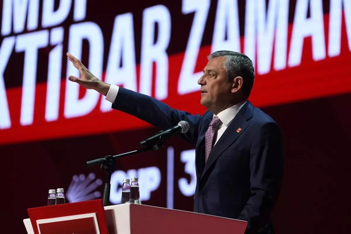 Bu mesaj Kılıçdaroğlu\'na mı? Özgür Özel\'in sözleri salonda alkış tufanı kopardı