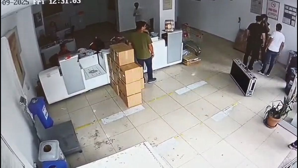 Kargo Dolandırıcısı Suçüstü Yakalandı