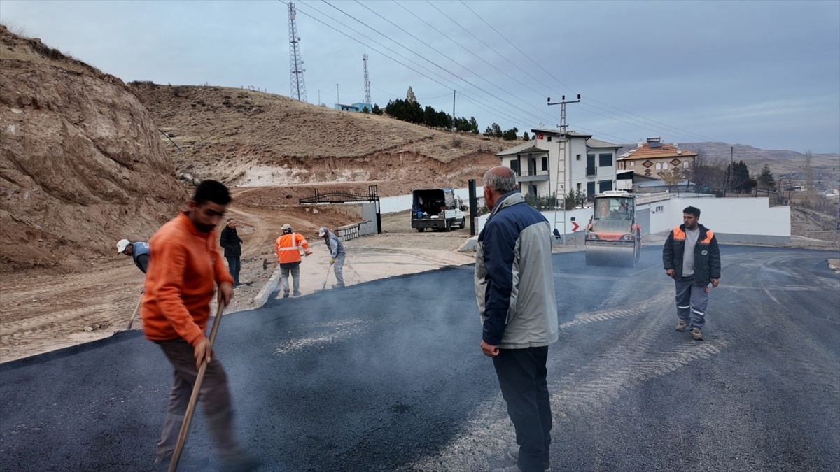 Küpeli Mahallesi\'nde Sıcak Asfalt Çalışması