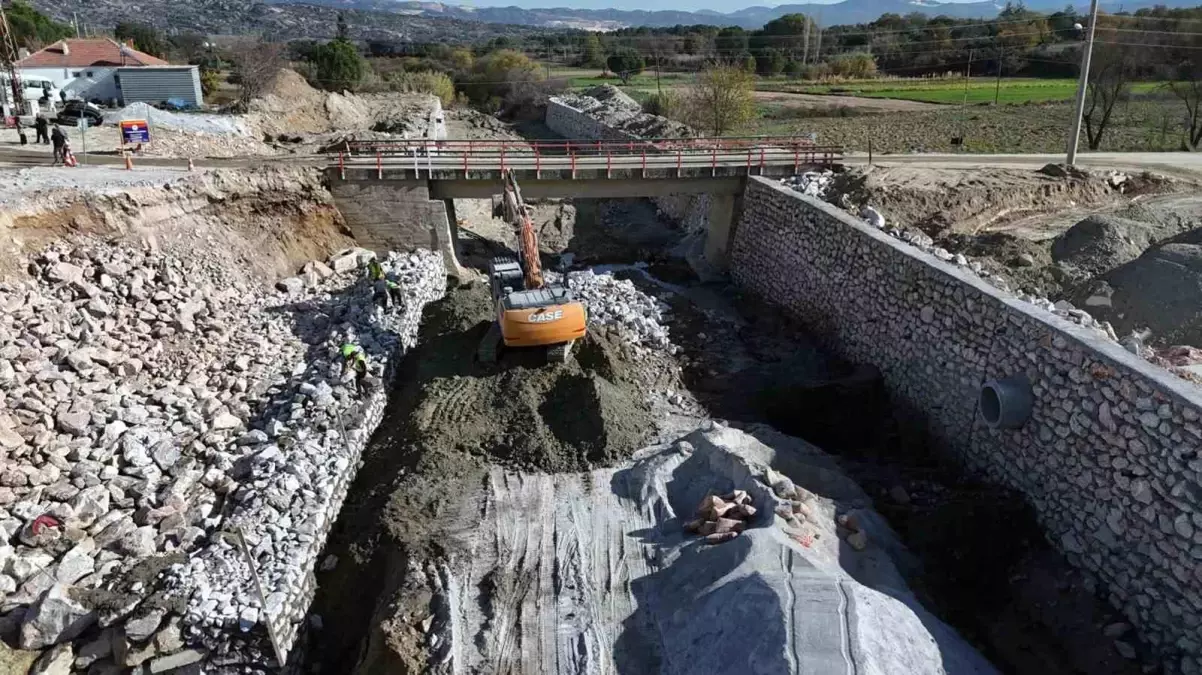 Muğla\'da Delice Çayı Üzerinde 29 Milyonluk İstinat Duvarı Yapımına Başlandı