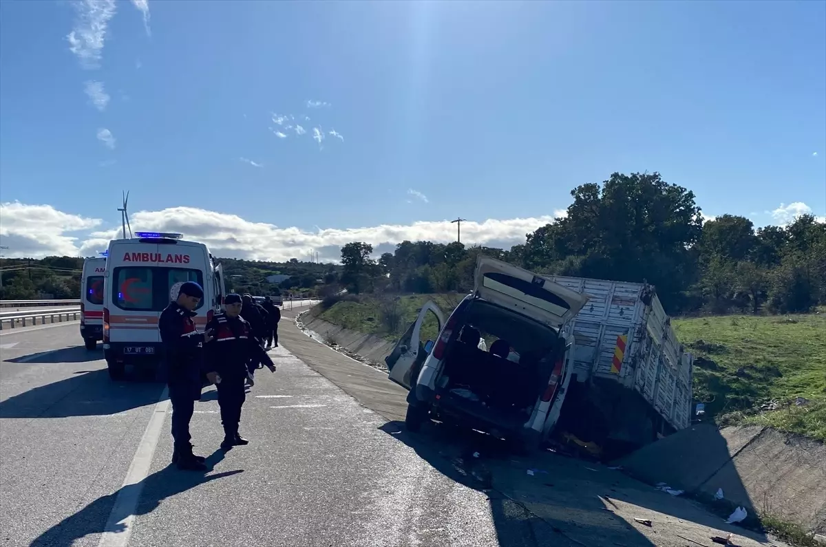 Çanakkale\'de Trafik Kazası: 5 Yaralı