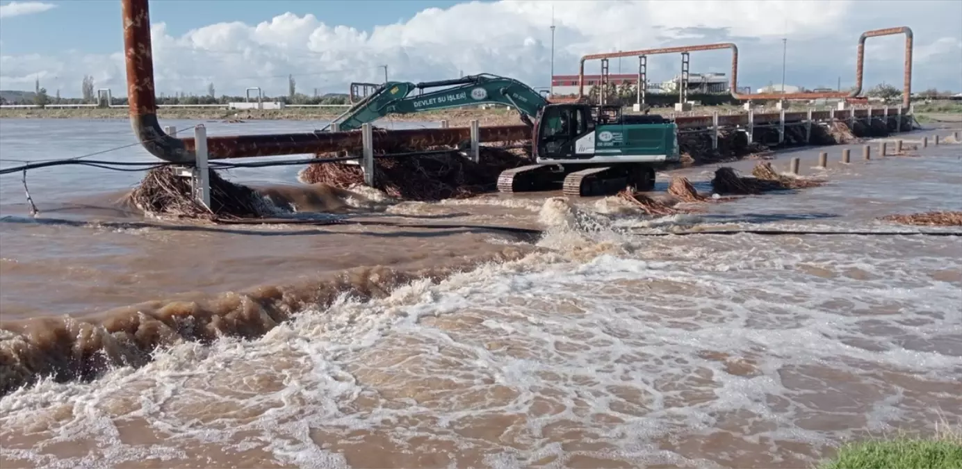 Ayvacık\'ta Taşkın: Tarım Arazileri Su Altında