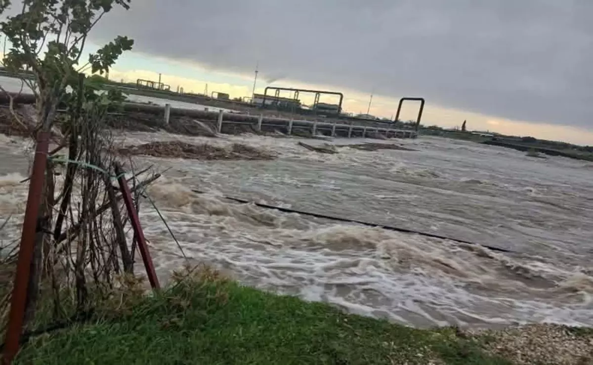 Çanakkale\'de Sağanak: Tuzla Çayı Taştı
