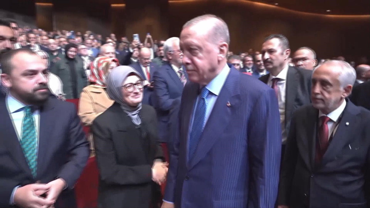 Cumhurbaşkanı Erdoğan İlim Yayma Ödülleri Töreni\'nde konuşuyor -1