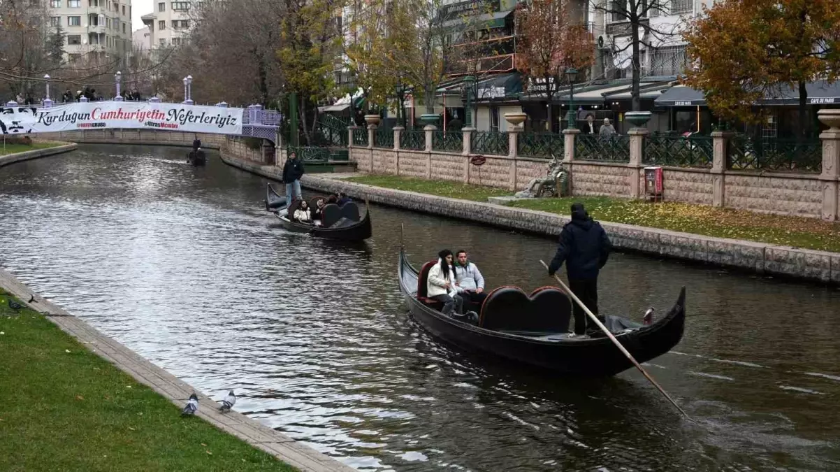 Eskişehir\'de Gondol Turlarına Yoğun İlgi