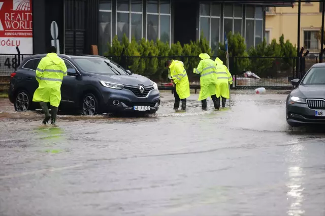 Görüntü Ege'den! Sokaklar beyaza büründü