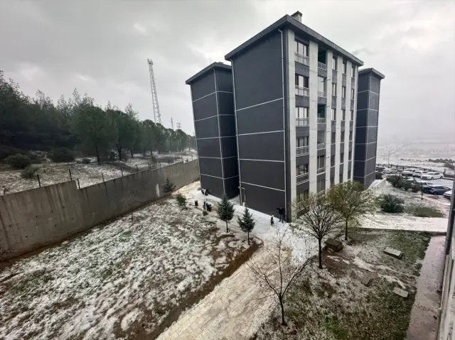 Görüntü Ege'den! Sokaklar beyaza büründü