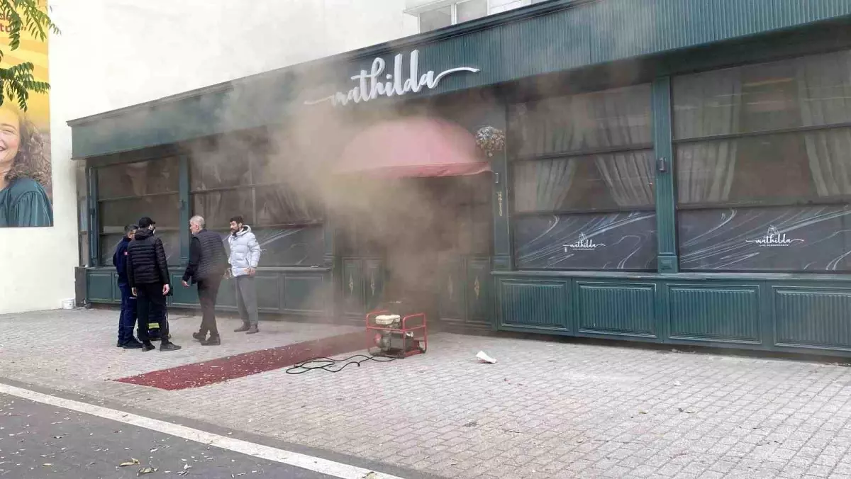 Eskişehir\'de Otel Restoranında Yangın