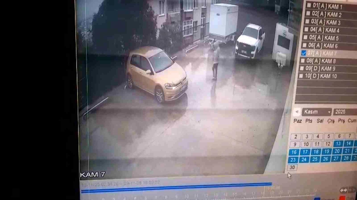 Bursa\'da Otoparktan Düşen Araçta Sürücü Yaralandı