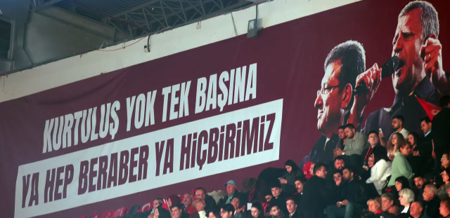 Özgür Özel yeniden CHP Genel Başkanı seçildi