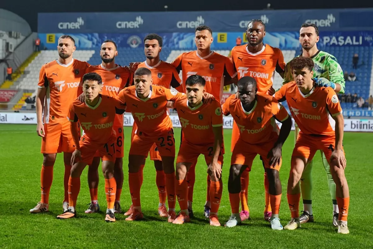 RAMS Başakşehir\'de 2 futbolcu Fenerbahçe maçında cezalı