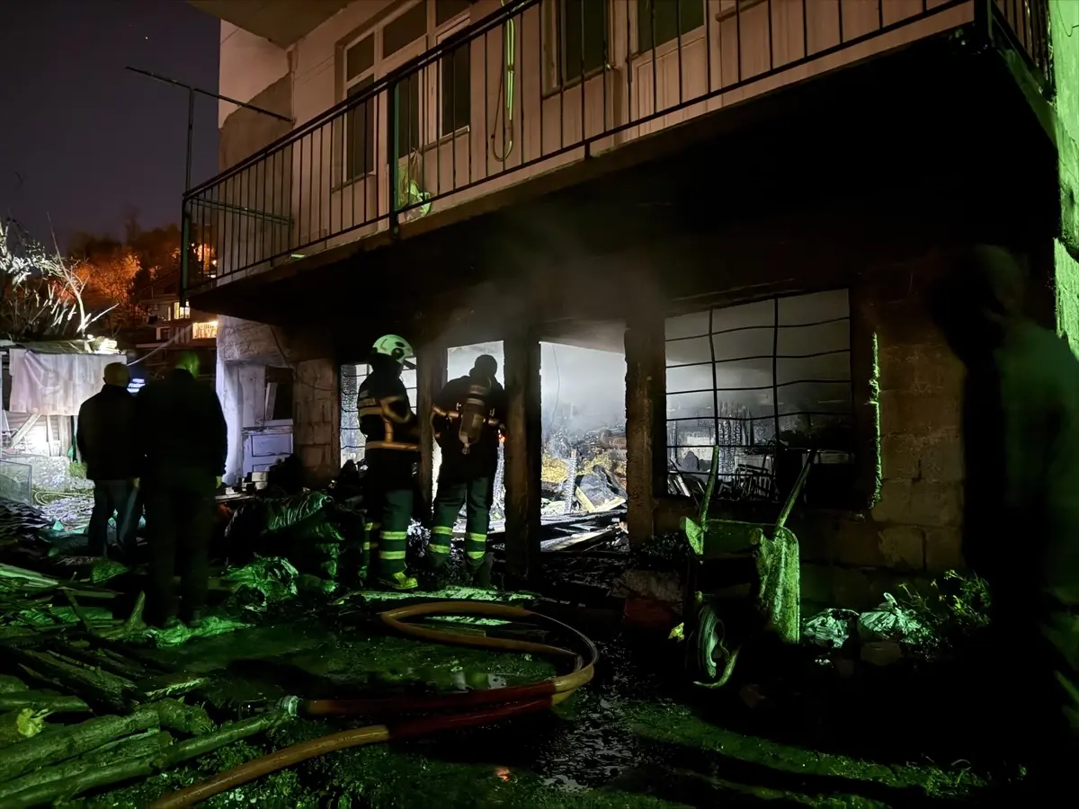 Rize\'de Yangın: Bina Hasar Gördü