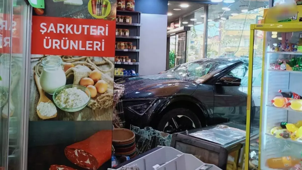 Cip Dükkanın İçine Girdi, Müşteri Kurtuldu