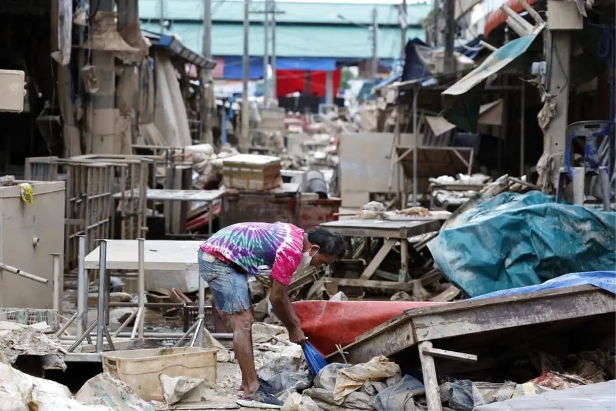 Tayland\'da Sel Faciası: 145 Ölü