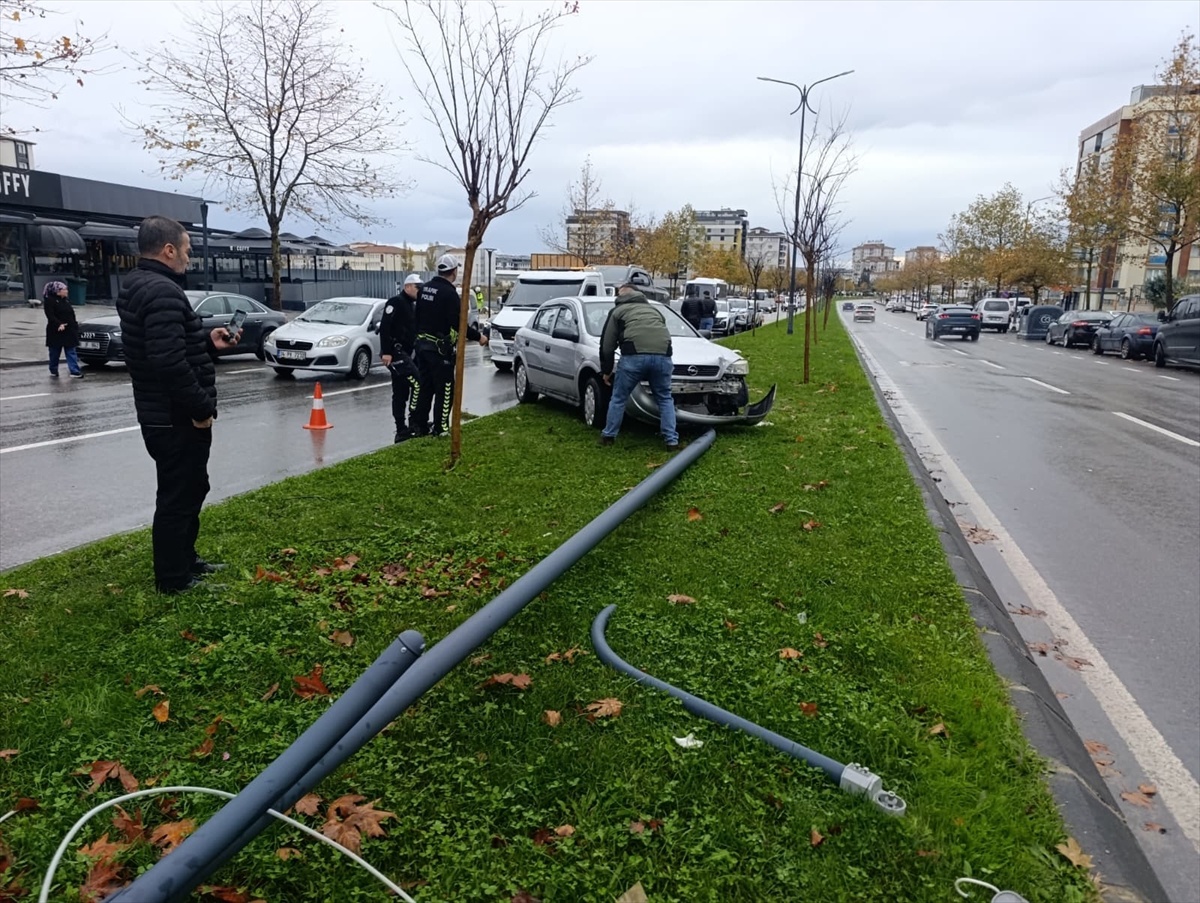 Çerkezköy\'de Trafik Kazası: 3 Yaralı