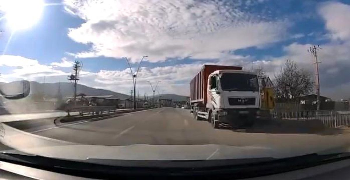 Bursa\'da Ters Şeritte Kamyon Dehşeti