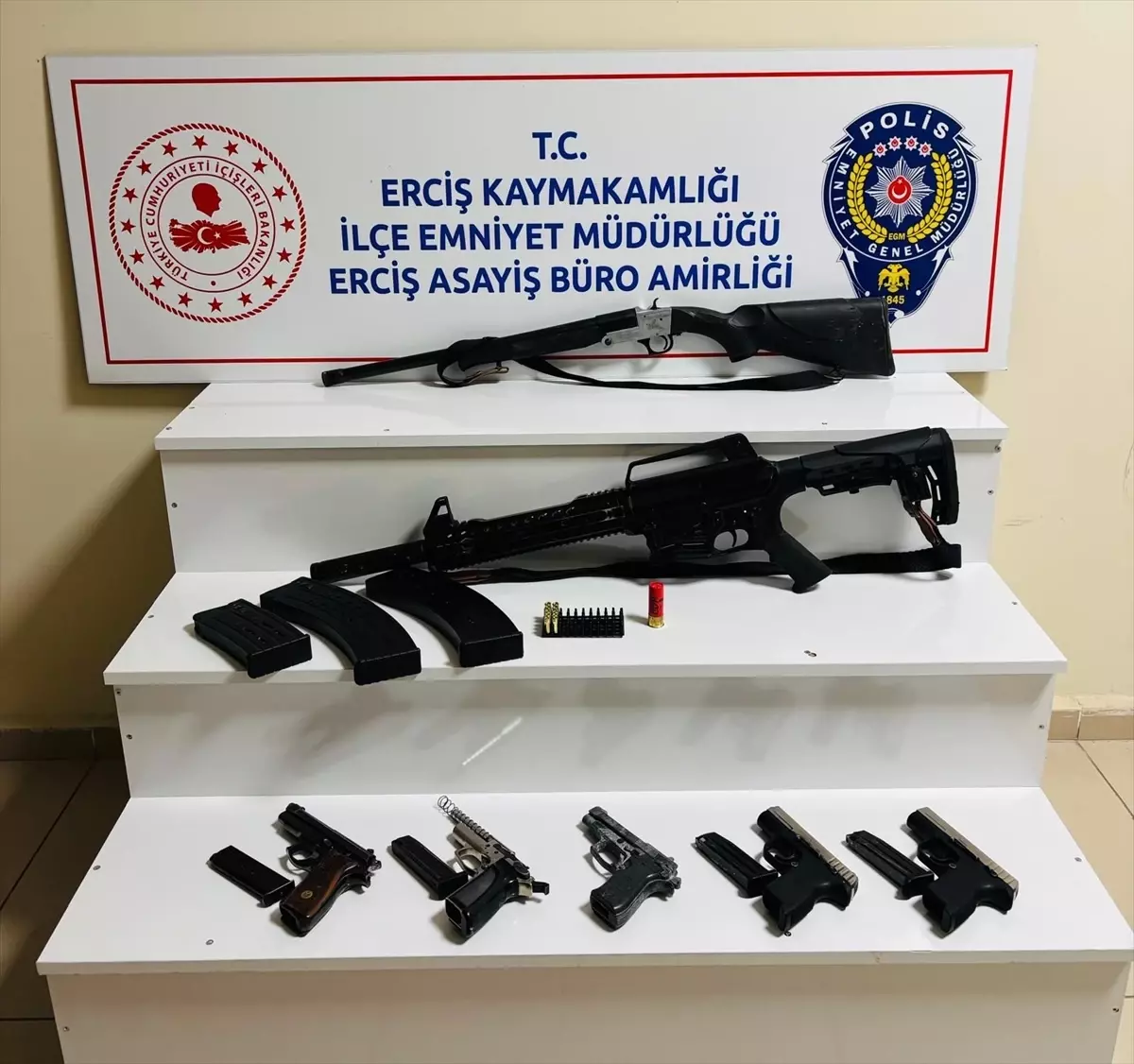 Erciş\'te Ruhsatsız Silah Operasyonu