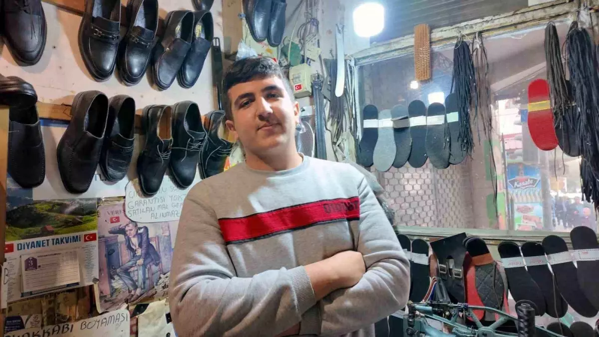 16 Yaşındaki Muhammed Nuri Dedesinin Mesleğini Sürdürüyor