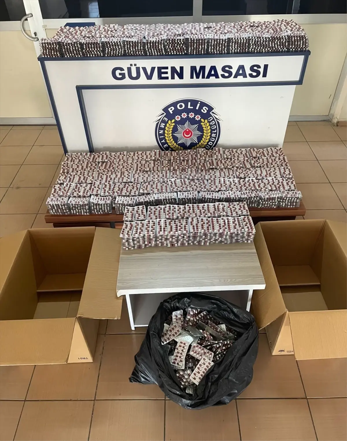 Adana\'da 34 bin sentetik hap ele geçirildi