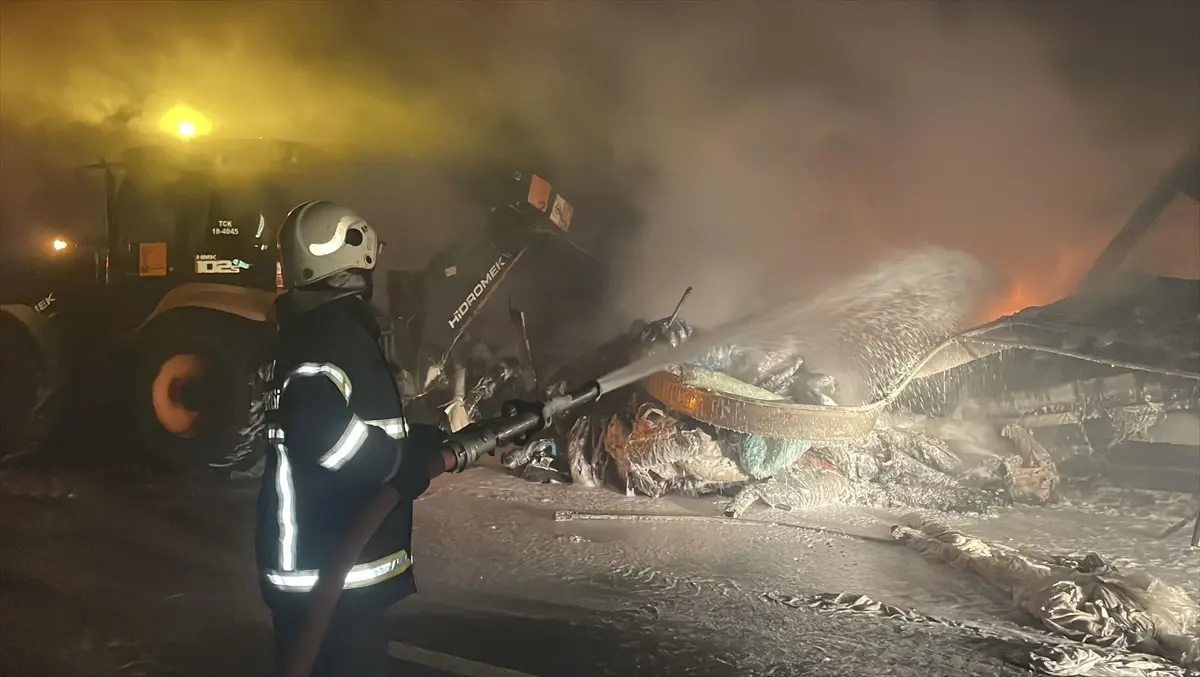 Bolu\'da Tır Yangını Ulaşımı Aksattı