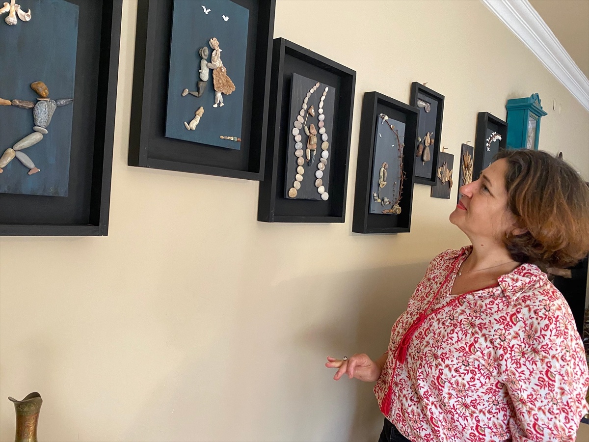 Çakıl Taşlarıyla Sanat Yaratıyor