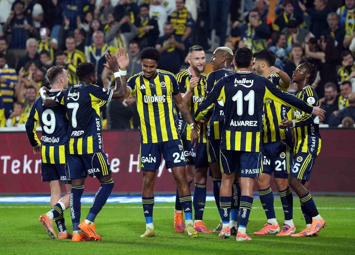 Fenerbahçe - Galatasaray Derbisi: Liderlik Mücadelesi