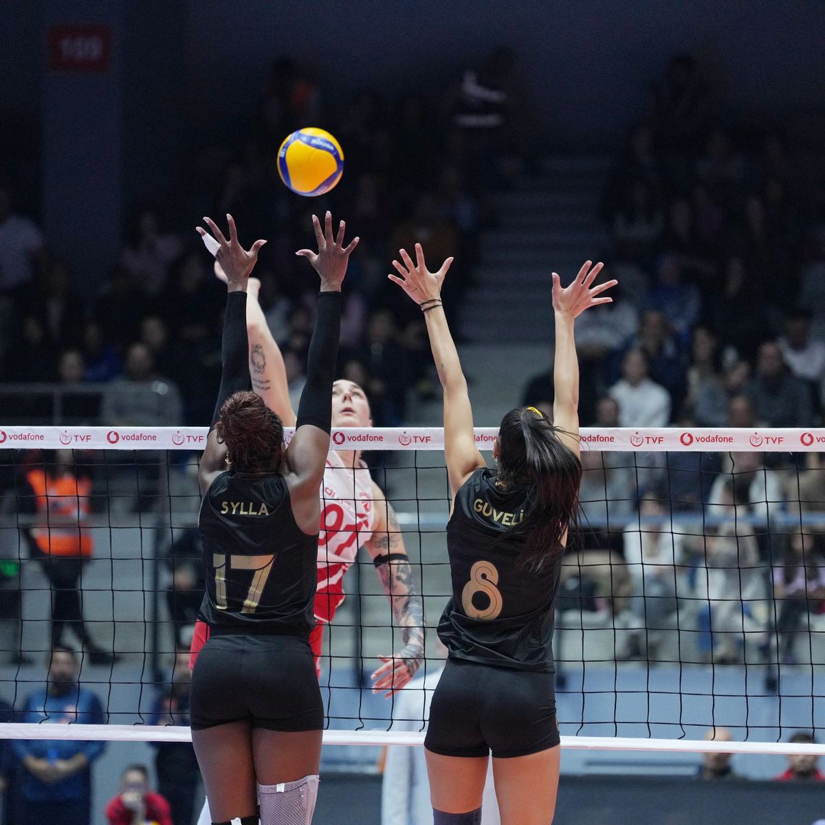 Galatasaray, Aras Kargo\'yu 3-1 Yendi