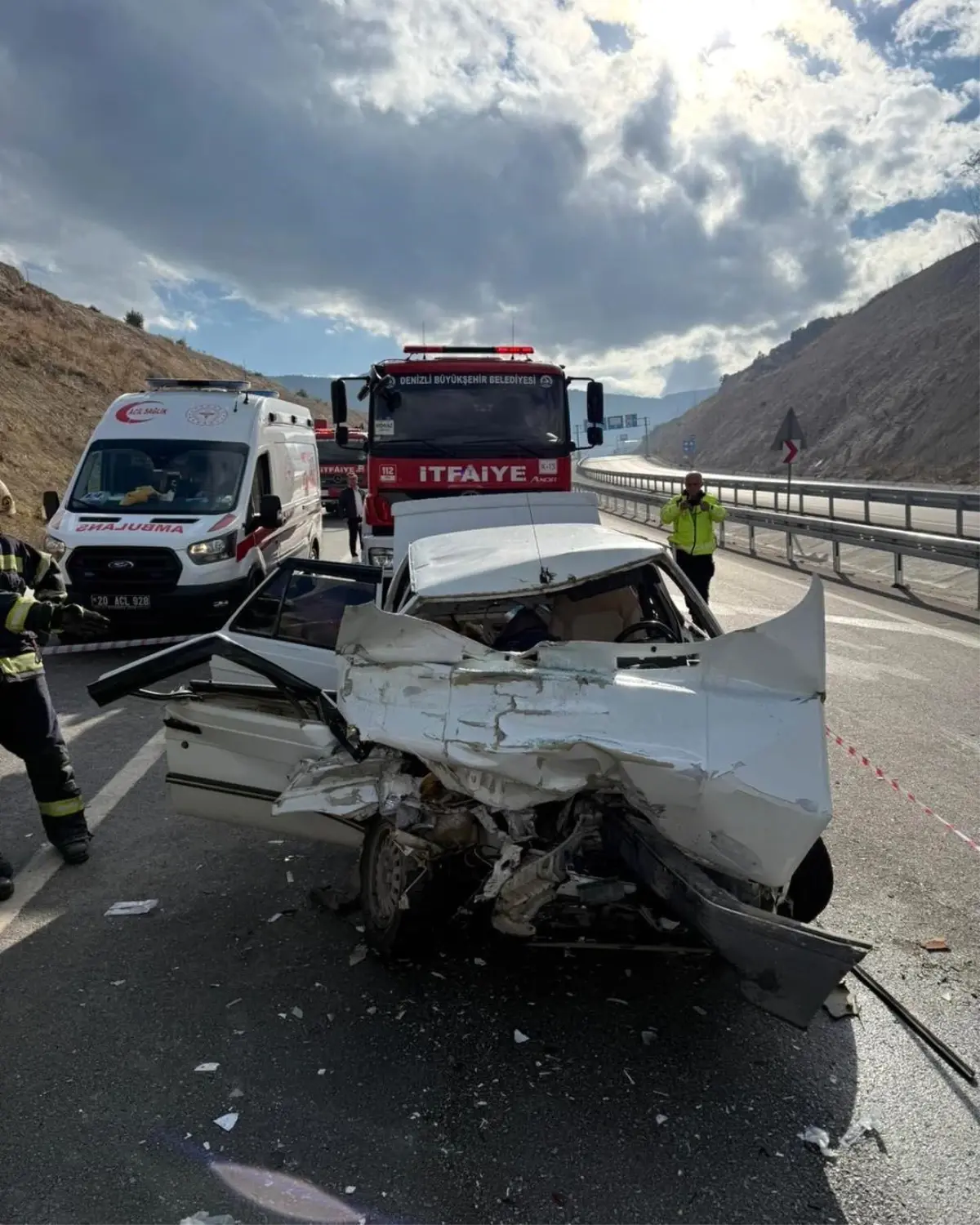 Denizli\'de Trafik Kazası: Eşi Hayatını Kaybetti