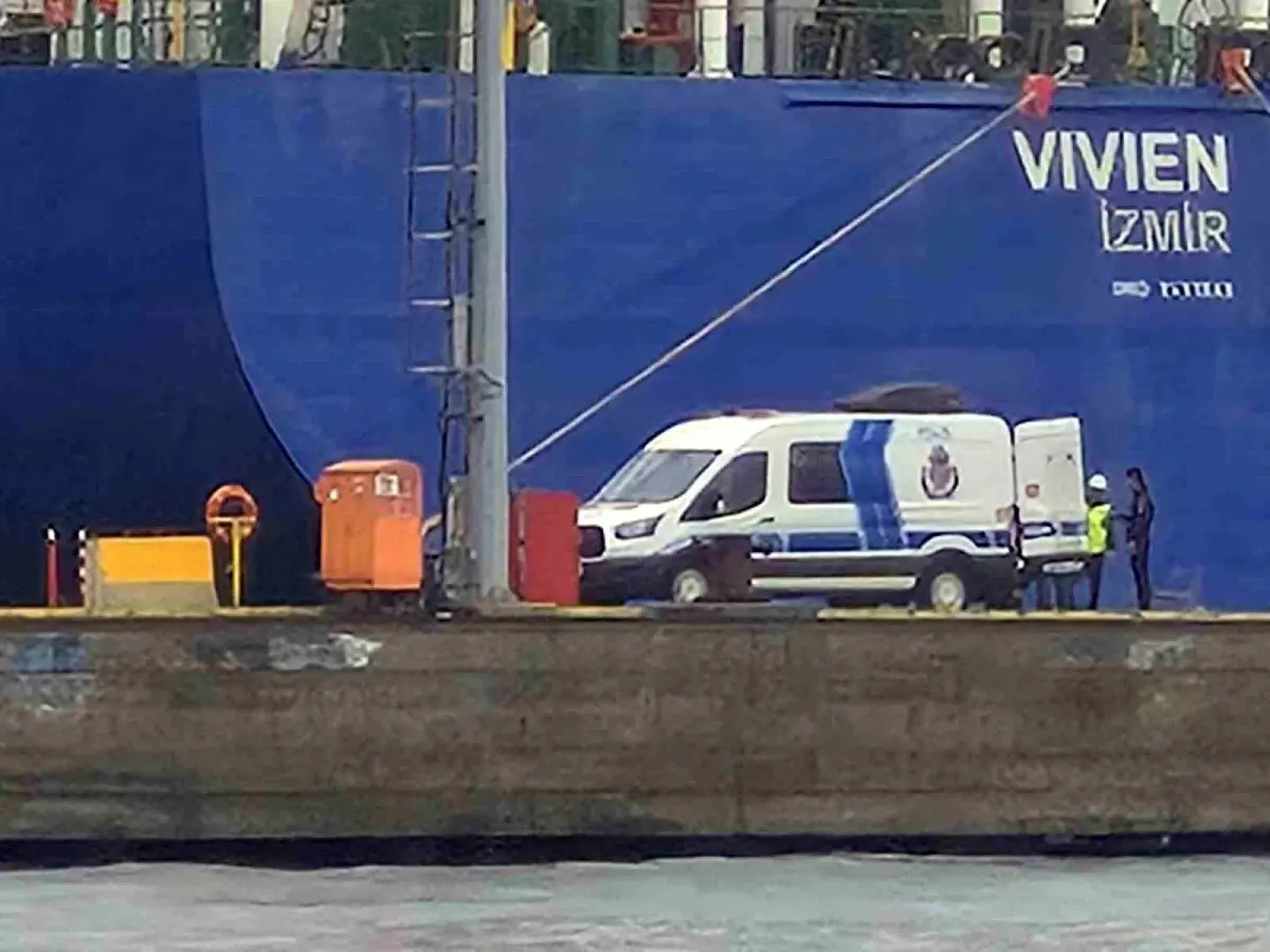 Kocaeli\'de Tekne Alabora: 1 Ölü, 1 Yaralı