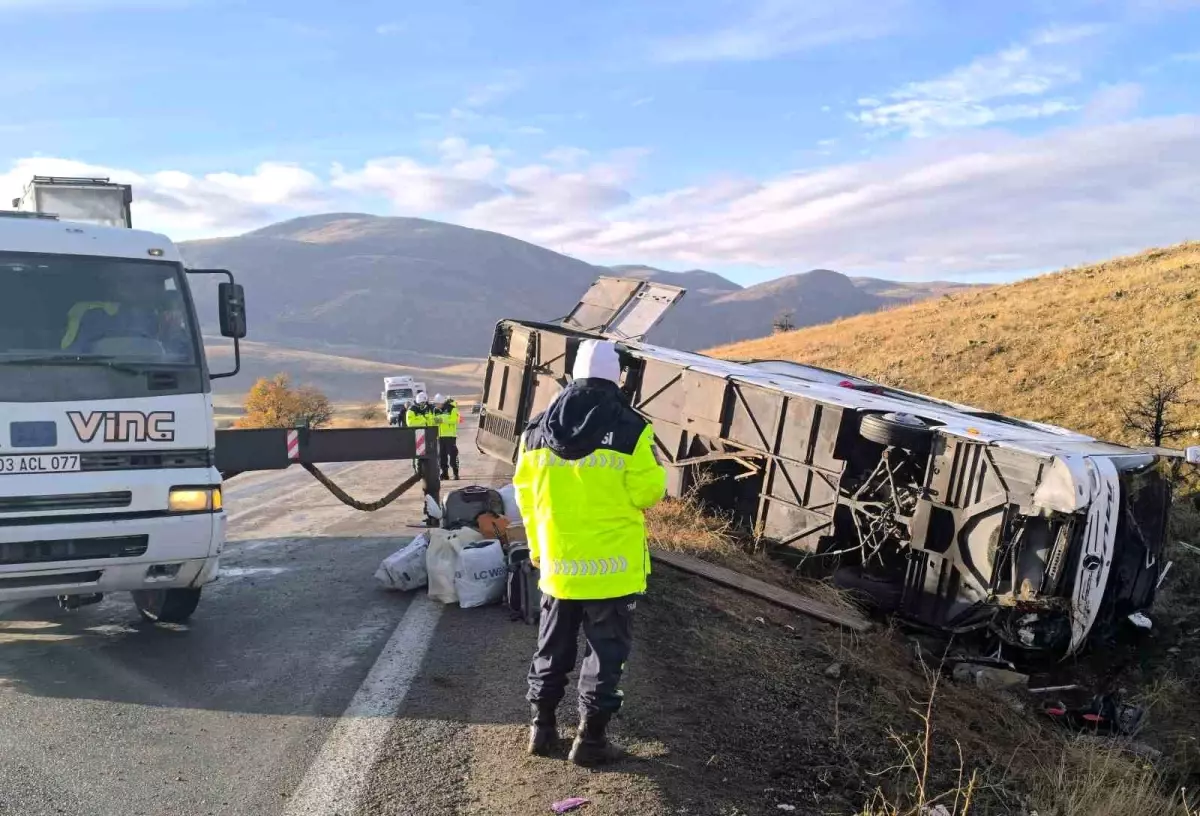 Afyonkarahisar\'da Otobüs Kazası: 2 Ölü, 21 Yaralı