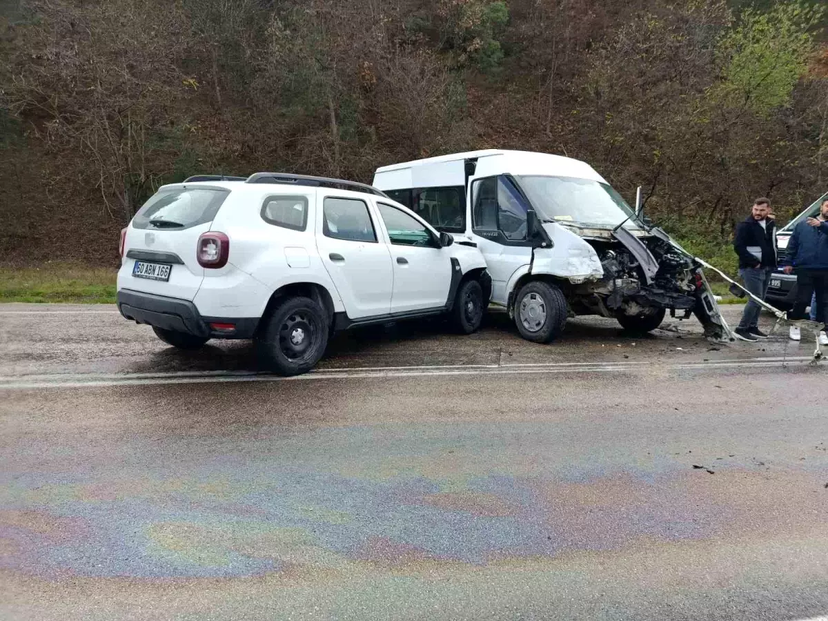 Niksar\'da Zincirleme Kaza: 9 Yaralı