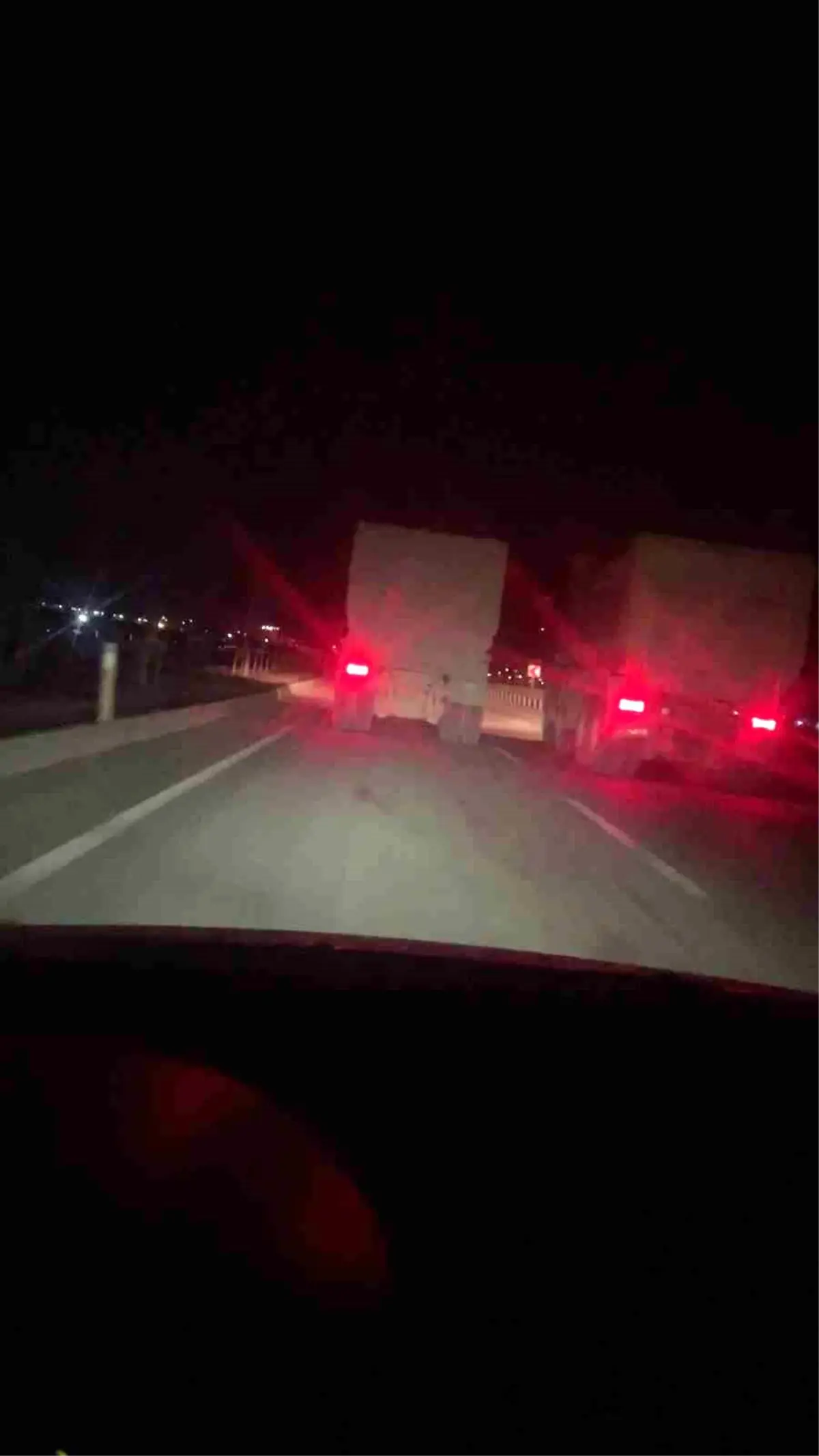 Hatay\'da Hafriyat Kamyonları Trafikte Yarıştı