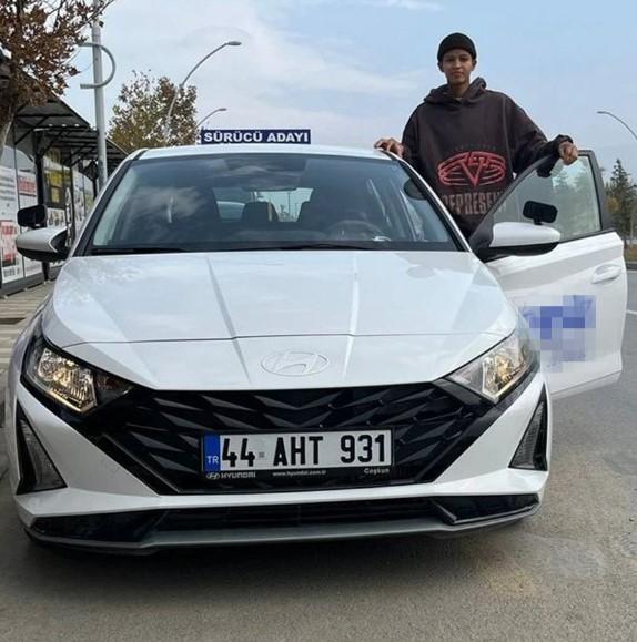 Ünlü İsim, ehliyet sınavı için İstanbul'dan Malatya'ya geldi Ünlü İsim, ehliyet sınavı için İstanbul'dan Malatya'ya geldi