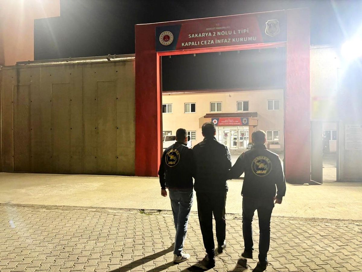Karasu\'da İki Aranan Kişi Yakalandı
