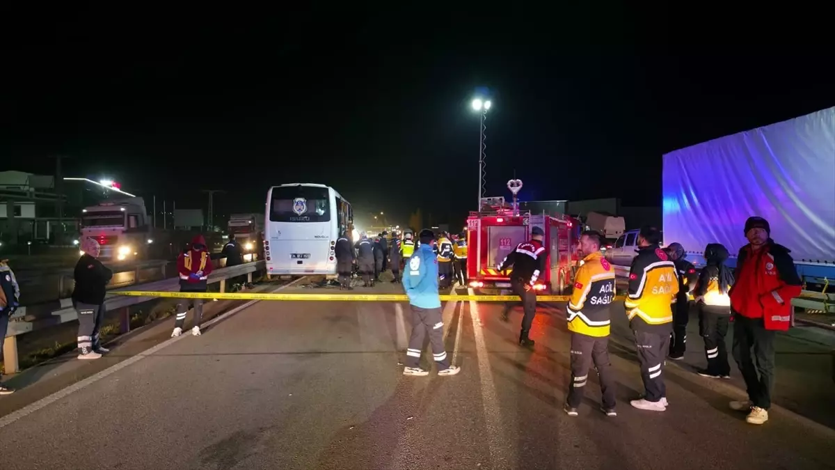 Merzifon\'da Cezaevi Nakil Aracına Kaza: 23 Yaralı