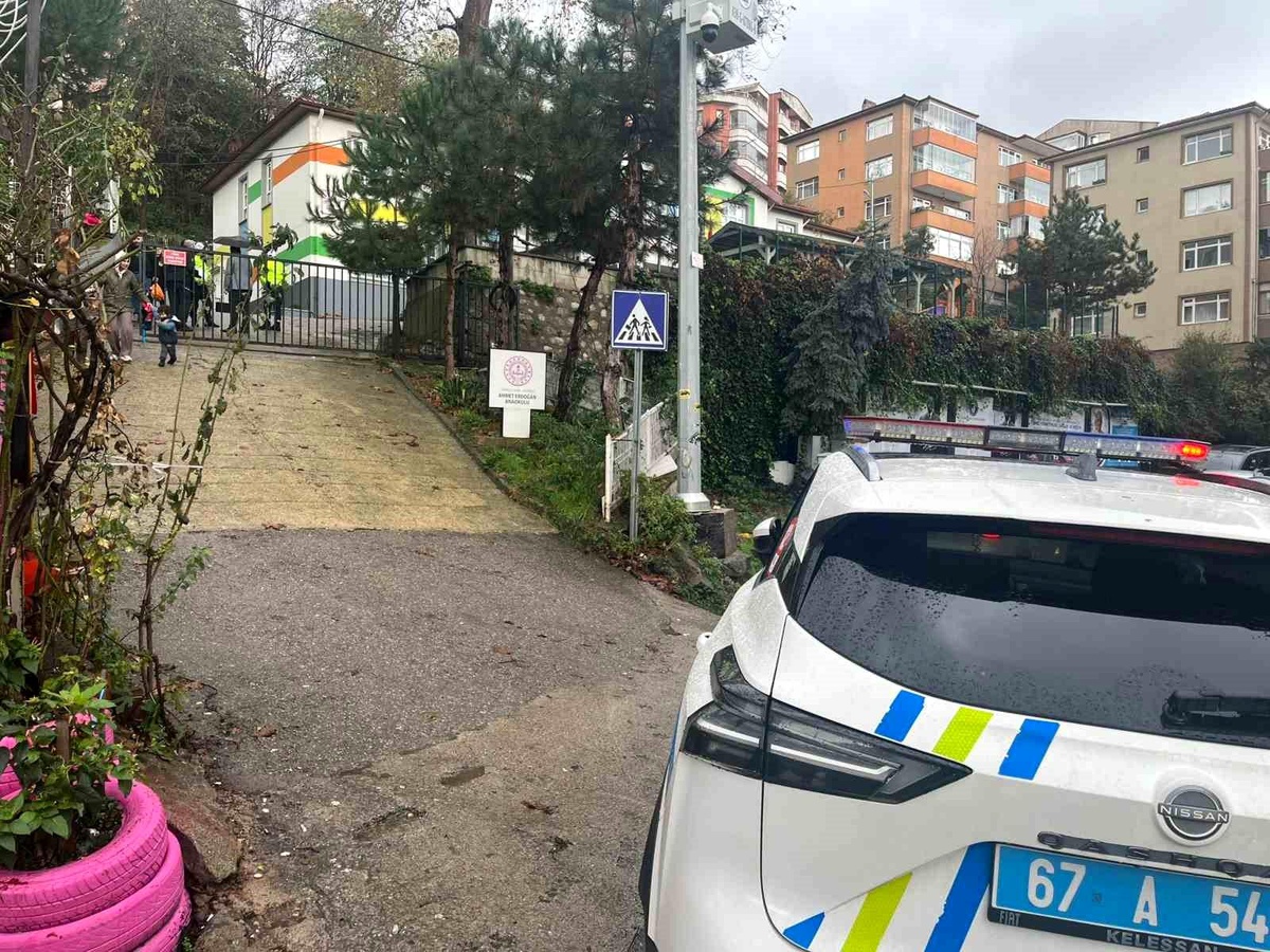 Zonguldak\'ta Kamyonet Altında Kalan Çocuk Hayatını Kaybetti