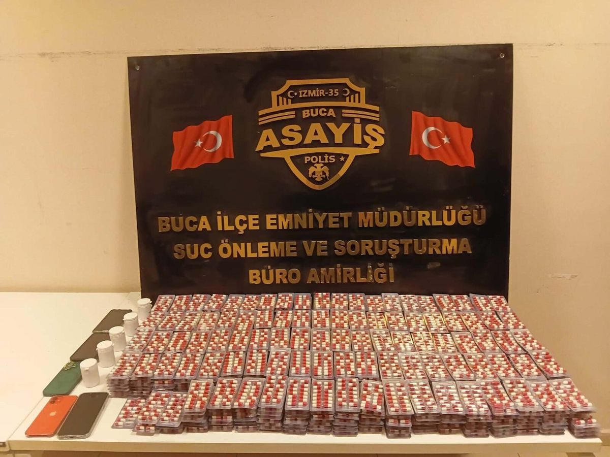Buca\'da Uyuşturucu Operasyonu: 11 Bin Hap Ele Geçirildi