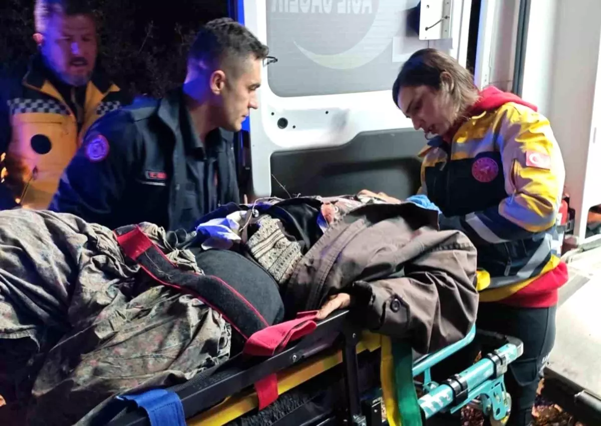 Muğla\'da Devriilen Traktörün Altında Kalan Kadın Kurtarıldı