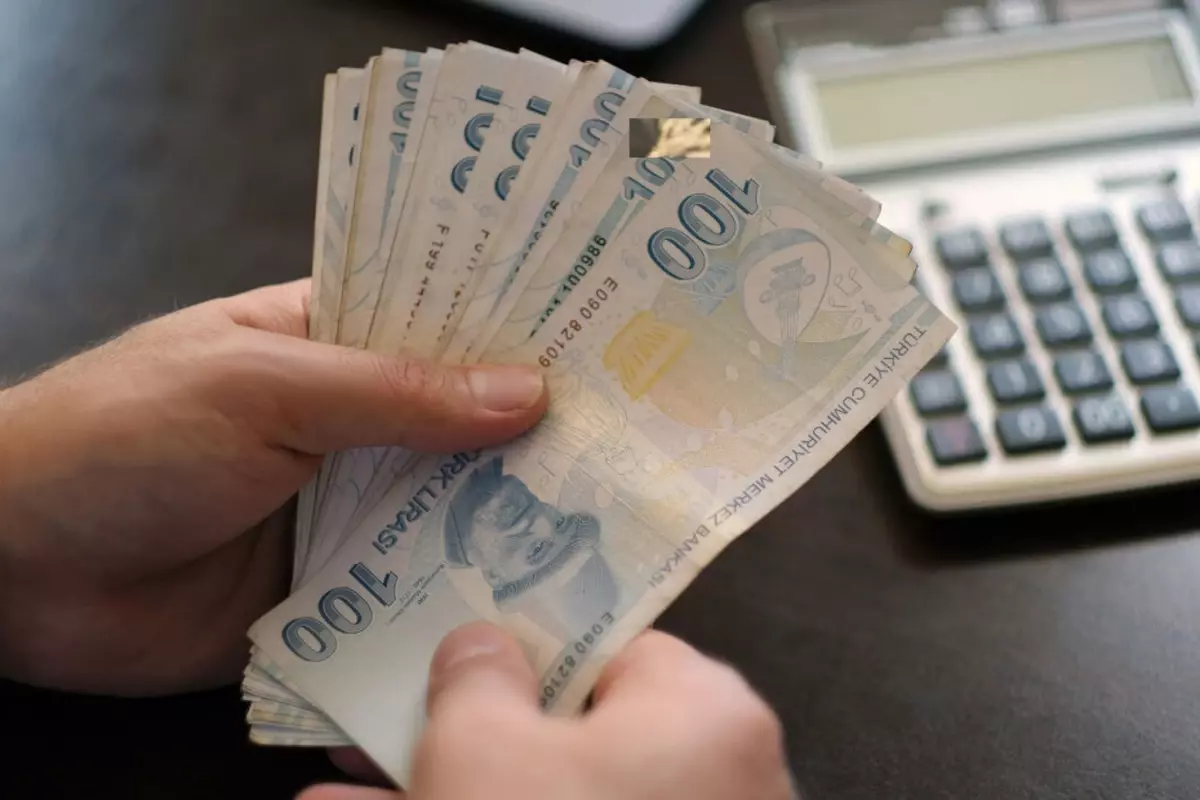 DİSK\'in asgari ücret talebi: Enflasyon tek haneye düşene kadar yılda en az 2 kez güncellenmeli