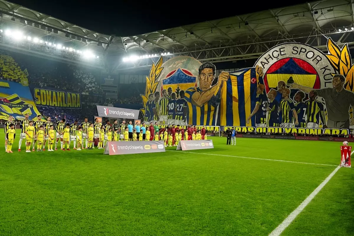 Fenerbahçe\'den Galatasaray\'a gönderme: Futbol ayakta oynanan bir oyundur