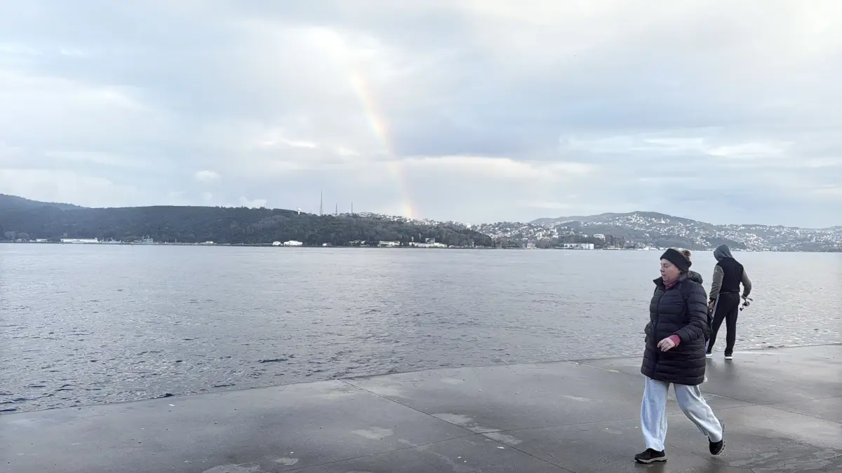 İstanbul Boğazı\'nda Gökkuşağı Görsel Şöleni