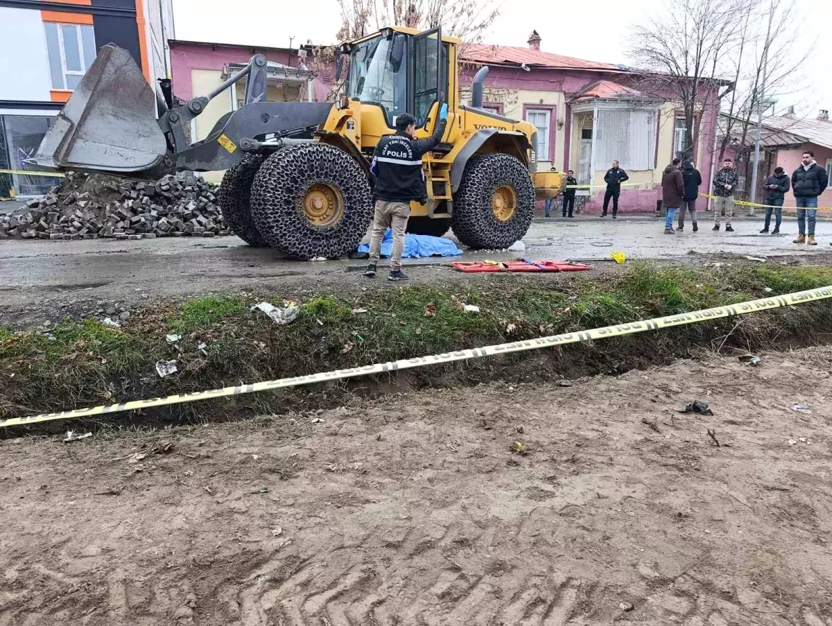 Kağızman\'da Emekli İmam Kepçe Altında Kalarak Hayatını Kaybetti