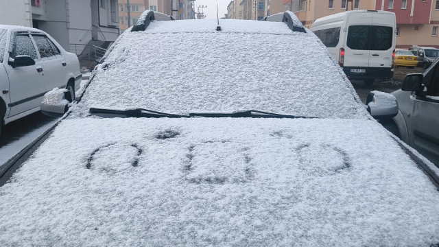 Kars'ta mevsimin ilk karı yağdı